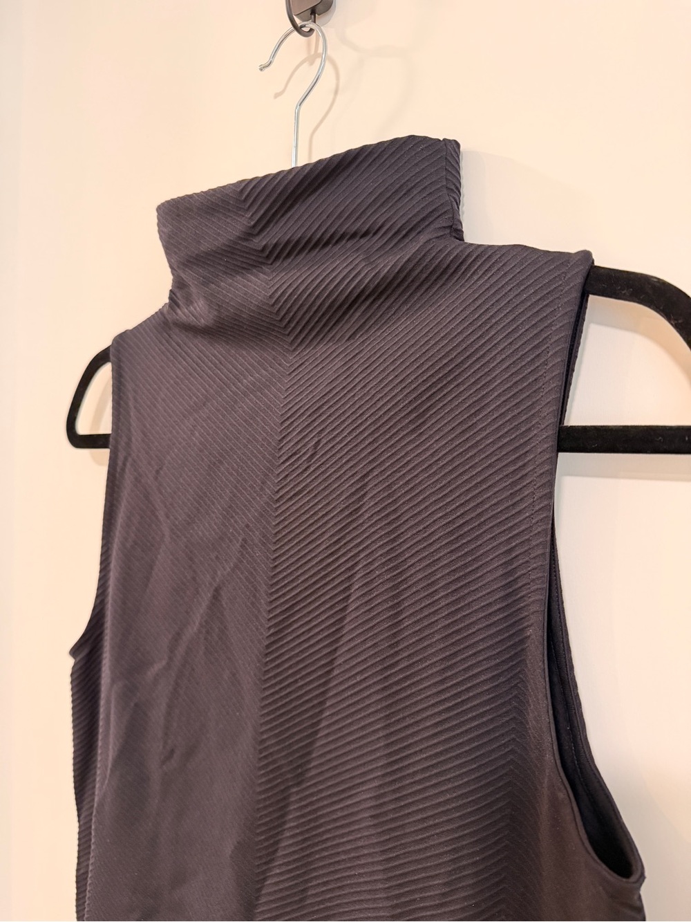 Athleta Black Sleeveless Turtleneck Tank - Picture 2 of 4